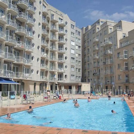 Appartement Met Zeezicht En Verwarmd Zwembad Oostende Bagian luar foto