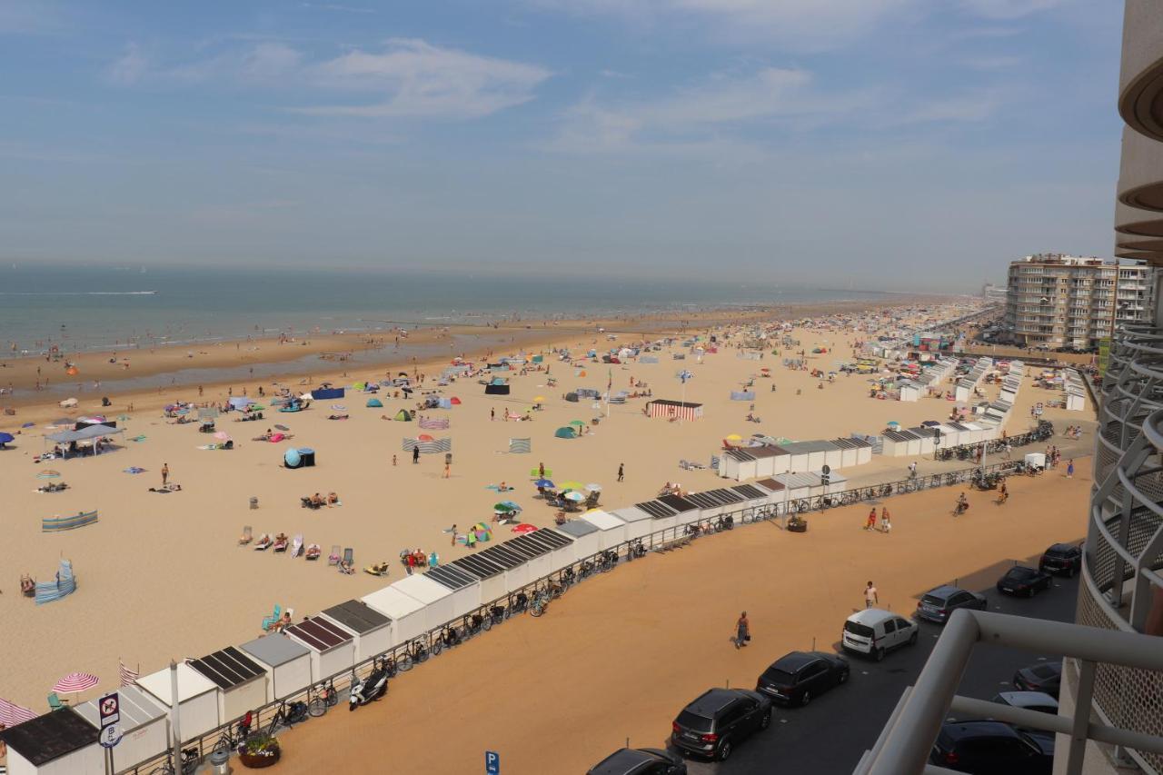Appartement Met Zeezicht En Verwarmd Zwembad Oostende Bagian luar foto