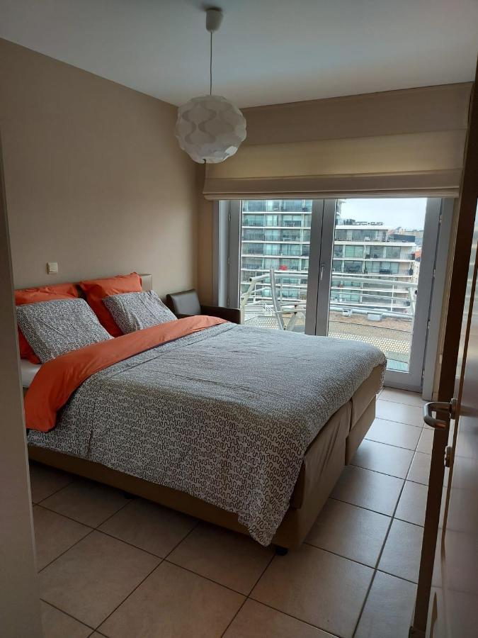 Appartement Met Zeezicht En Verwarmd Zwembad Oostende Bagian luar foto