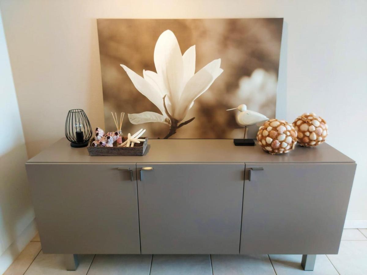 Appartement Met Zeezicht En Verwarmd Zwembad Oostende Bagian luar foto