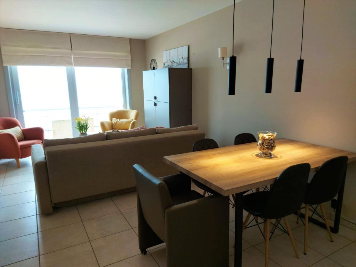 Appartement Met Zeezicht En Verwarmd Zwembad Oostende Bagian luar foto
