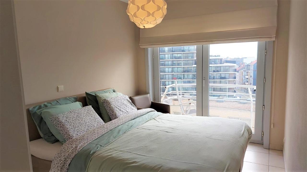 Appartement Met Zeezicht En Verwarmd Zwembad Oostende Bagian luar foto