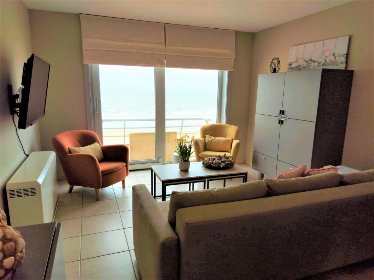 Appartement Met Zeezicht En Verwarmd Zwembad Oostende Bagian luar foto