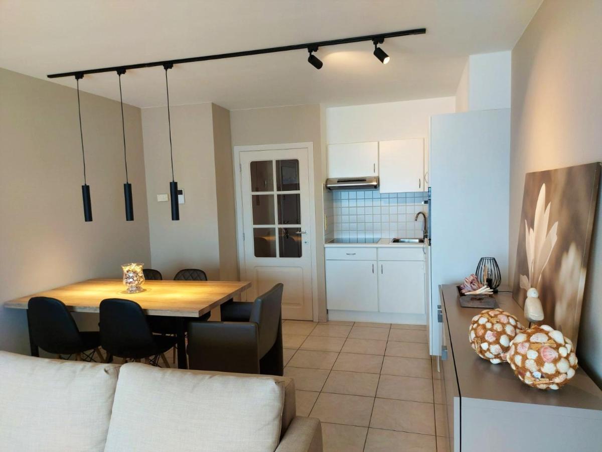 Appartement Met Zeezicht En Verwarmd Zwembad Oostende Bagian luar foto