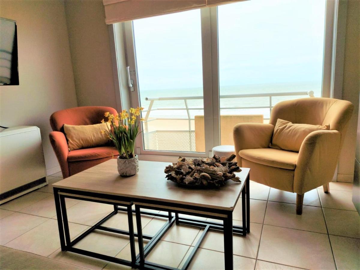 Appartement Met Zeezicht En Verwarmd Zwembad Oostende Bagian luar foto
