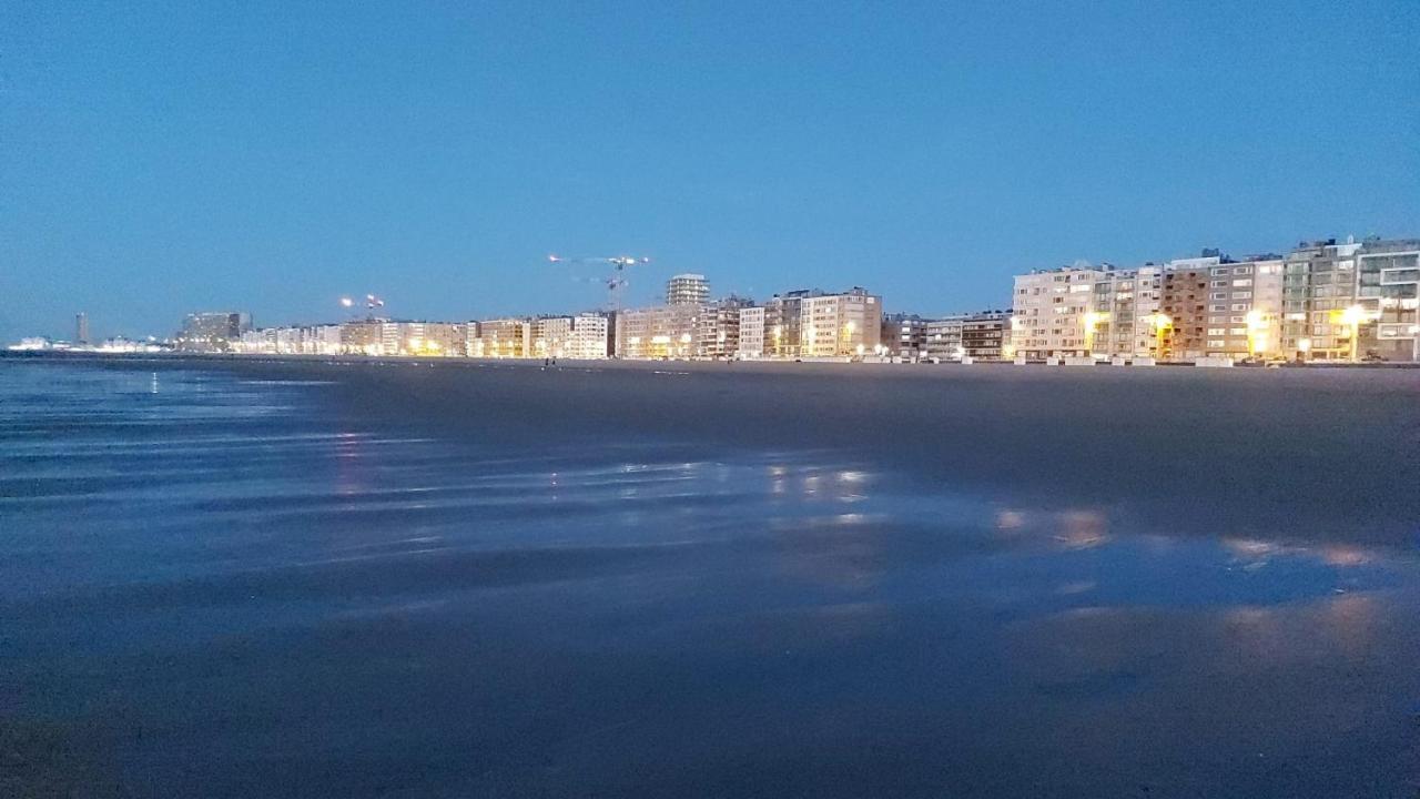 Appartement Met Zeezicht En Verwarmd Zwembad Oostende Bagian luar foto