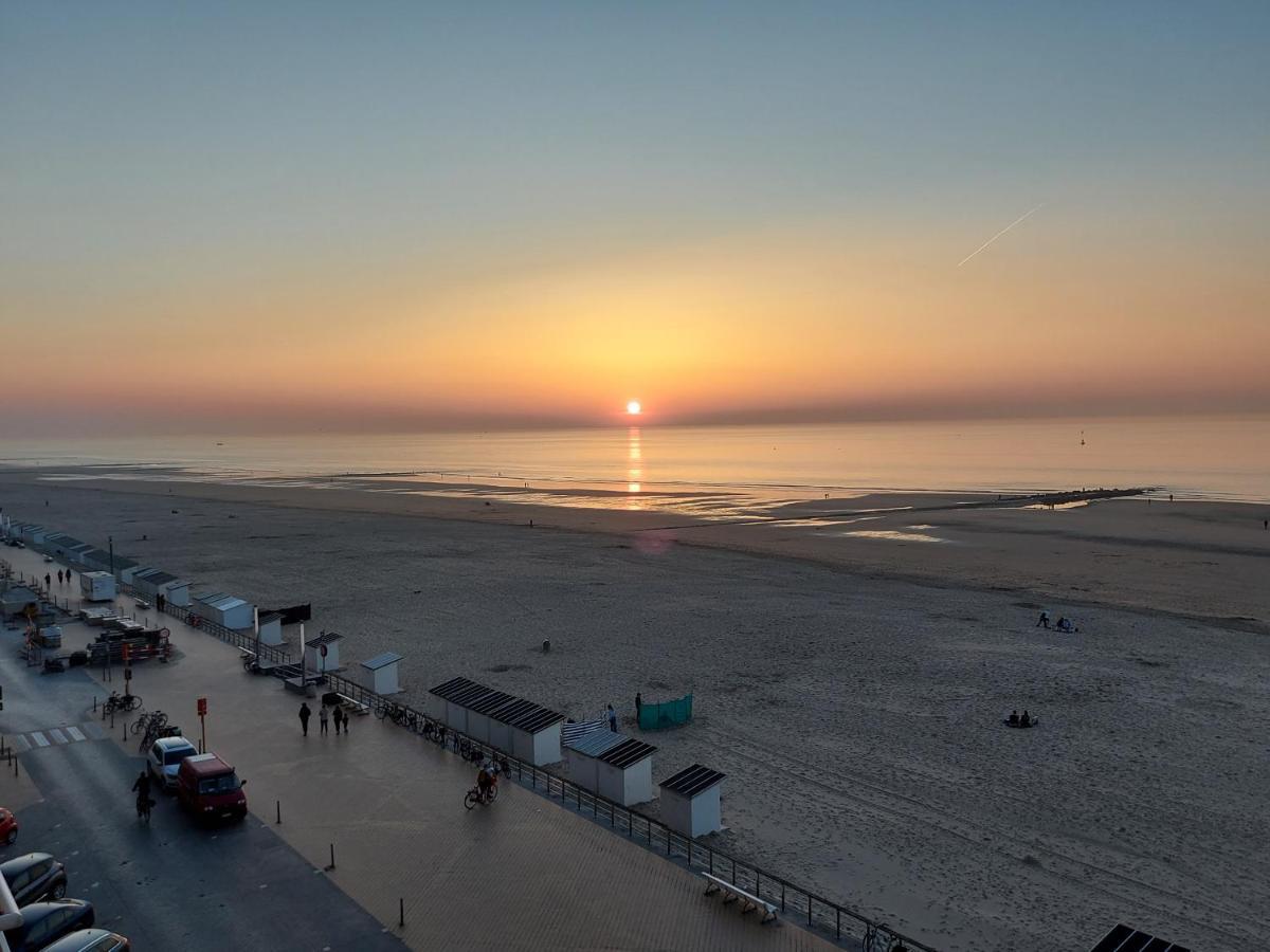 Appartement Met Zeezicht En Verwarmd Zwembad Oostende Bagian luar foto