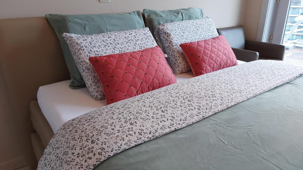 Appartement Met Zeezicht En Verwarmd Zwembad Oostende Bagian luar foto