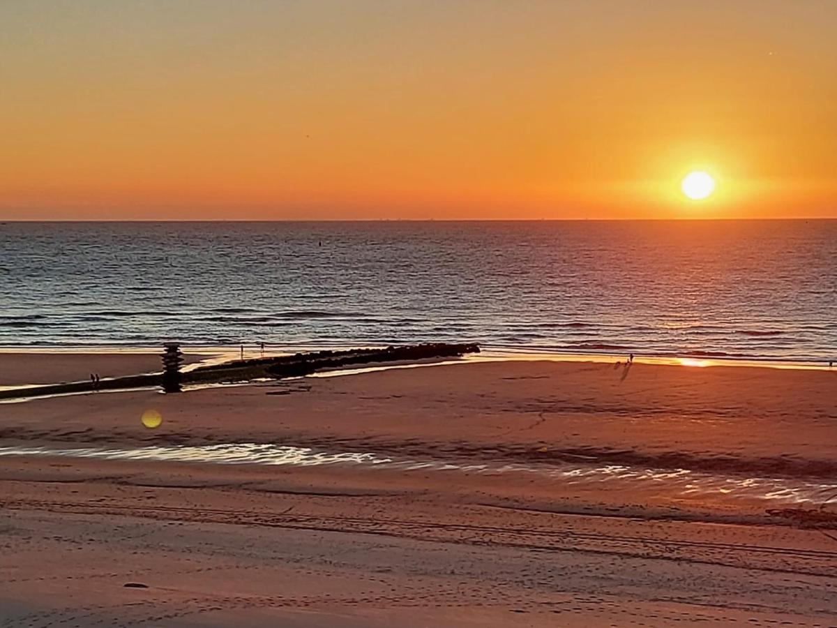 Appartement Met Zeezicht En Verwarmd Zwembad Oostende Bagian luar foto