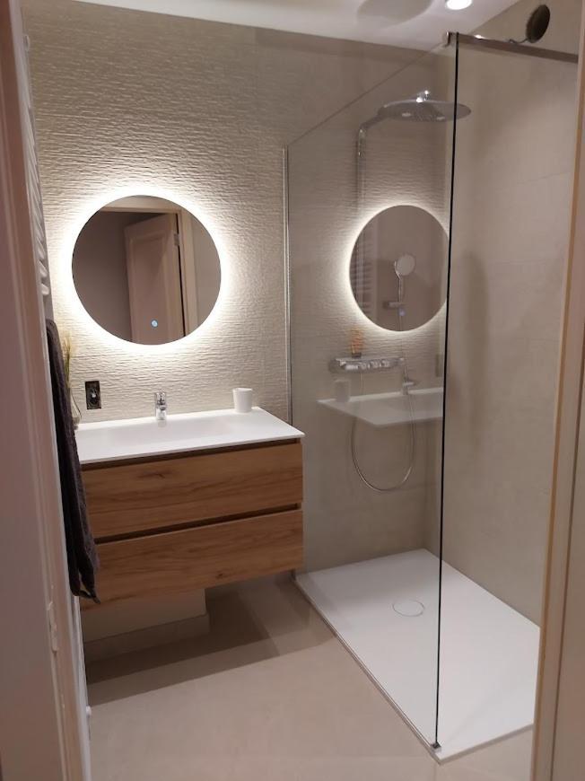 Appartement Met Zeezicht En Verwarmd Zwembad Oostende Bagian luar foto